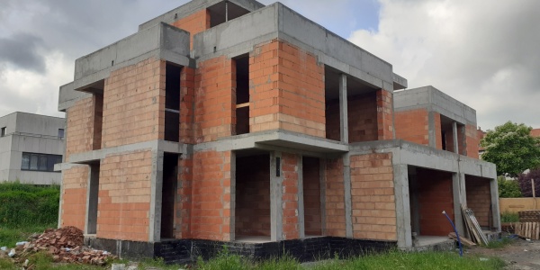 Realizacja budynków mieszkalnych jednorodzinnych-dwulokalowych w Wilanowie ul. Bruzdowa